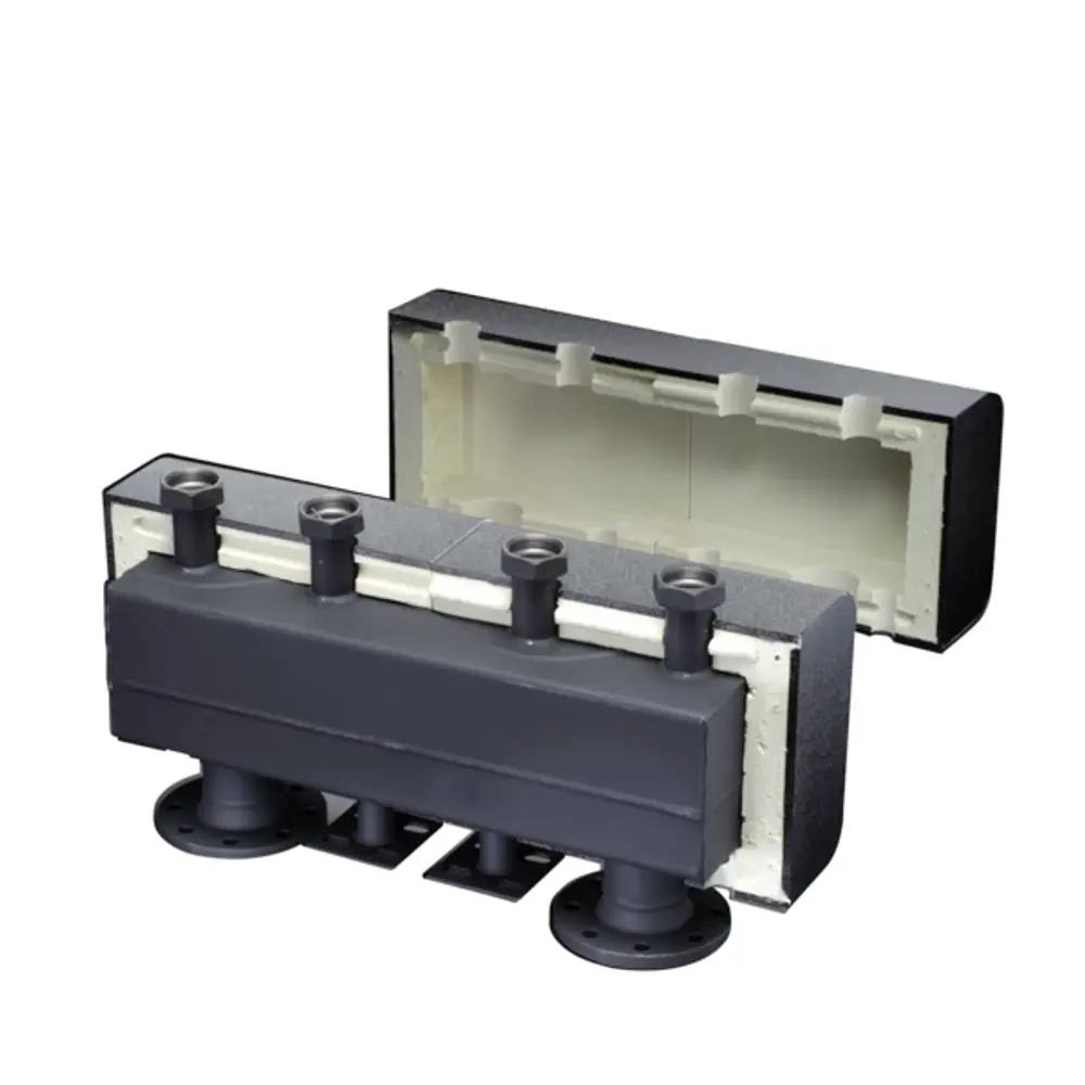 Oventrop hydraulische Weiche mit zwei Anschlussmöglichkeiten und integrierter Wärmedämmung, bestehend aus einem schwarz-grauen Gehäuse und einer offenen Innenseite.